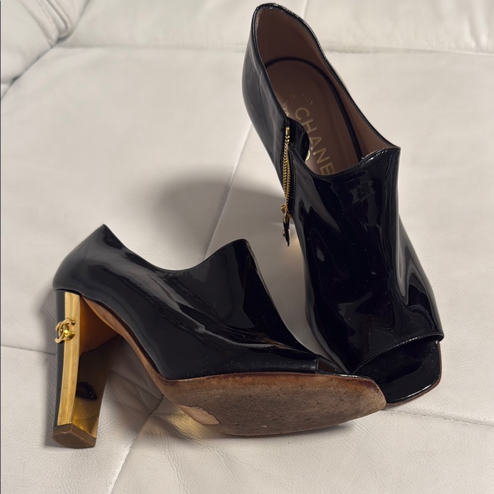 CHANEL Black and Gold Heels Pumps Vintage Patent Leather